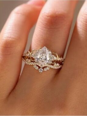 Elegant Pear-Cut Halo Gold Bridal Ring.